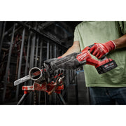 M18 FUEL™
SAWZALL® Recip Saw
(Tool Only) (282120BIN) in action on the jobsite.