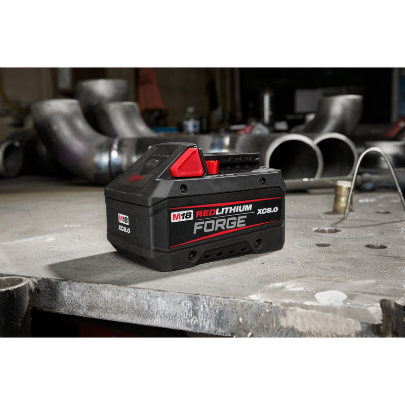 M18™ REDLITHIUM™
FORGE™ XC8.0
Lithium Ion Battery on a concrete surface.