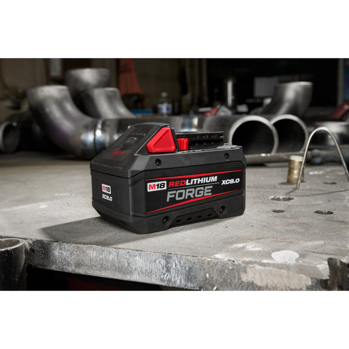 M18™ REDLITHIUM™
FORGE™ XC8.0
Lithium Ion Battery on a concrete surface.