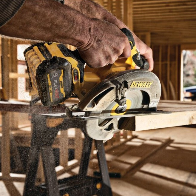 60V MAX* 7-1/4 in. Brushless Circular Saw With Electronic Brake (Tool Only)